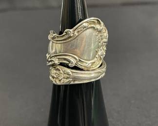 715  Lot 525h  Vintage sterling silver spoon ring