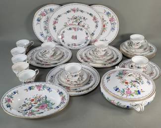 690  Lot 590  Aynsley fine bone china dinnerware