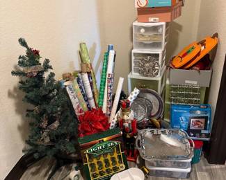 Lot #115- Holiday Décor, Gift Wrap, Nutcracker & Serving Trays