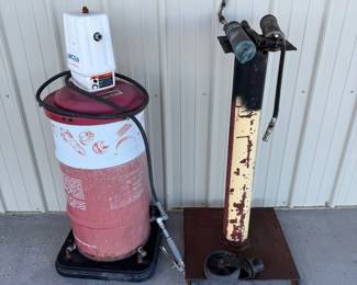 Lot #192- Lincoln Drum Grease Pump & Grease Gun Stand