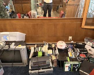 📼 **A Blast from the Past!** VHS tapes, DVDs, CDs, VHS players, and all kinds of old-school entertainment! Whether you're a collector, feeling nostalgic, or still have a VCR hooked up somewhere (no judgment! 😂), there's plenty to browse. Who knows what forgotten favorites you'll uncover!