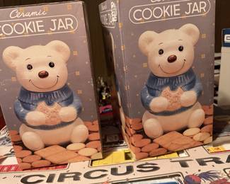 🧸🍪 **Teddy Bears & Cookie Jars, Oh My!** How adorable are these?! A collection of charming teddy bear cookie jars, some still in their original boxes! Perfect for collectors, vintage kitchen decor, or anyone who believes cookies taste better when they're stored in something this cute. And believe it or not, these aren't the only cookie jars we've found in this house! 😂