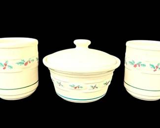 Longaberger Woven Traditions Holly Berry Mugs Covered Casserole Bowl With Lid