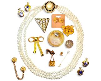 Vintage Faux Pearl Necklace With Brooch Clasp More Pins And Brooches