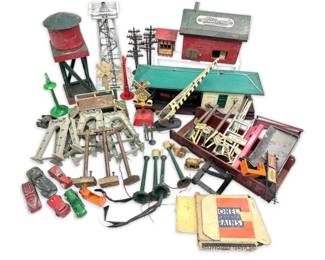 Lionel Trains Layout Accessories With Beacon, Trestles, More