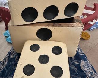 Dice wooden boxes 
