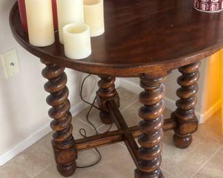Swivel leg table 