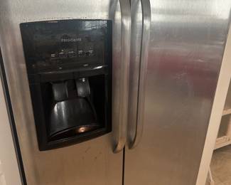Fridgedaire side by side stainless refrigerator 
