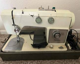 SW162Vintage Montgomery Ward Signature Stretch Stitch sewing machine