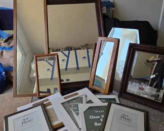 SW280Assorted Mirrors Of Different Shapes And Sizes