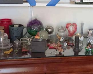SW250Assortment Of Collectable Items