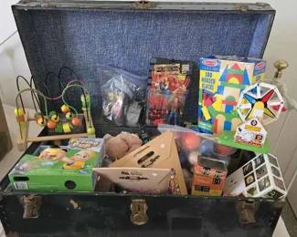 SW147Vintage toys in vintage trunk