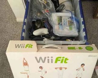 SW236Nintendo Wii Fit Balance Board And Game