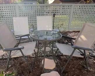 SW172Four Outdoor Folding Chairs And Small Table