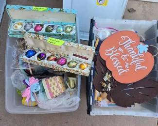 SW220Easter And Fall Decorations Mystery Lot
