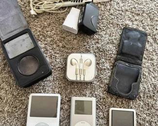 SW269Vintage iPod Classic iPod Nano Models with Earbuds