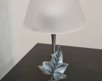 Frosted glass leaf lamp