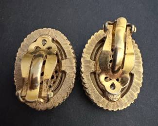 Vintage Gold Tone Earrings second image