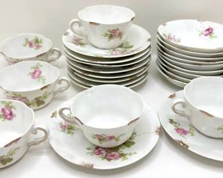 Vintage Limoges France Porcelain Tea Set: 6 Cups, 10 Saucers & 9 Finger Bowls Lot #: 59