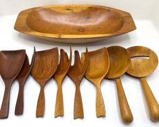 Carved Wood Large Centerpiece Bowl & 4 Sets Mid Century Wood Salad Tongs Lot #: 3