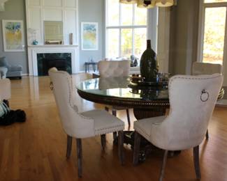 Overview Kitchen Dining Table & Family Room