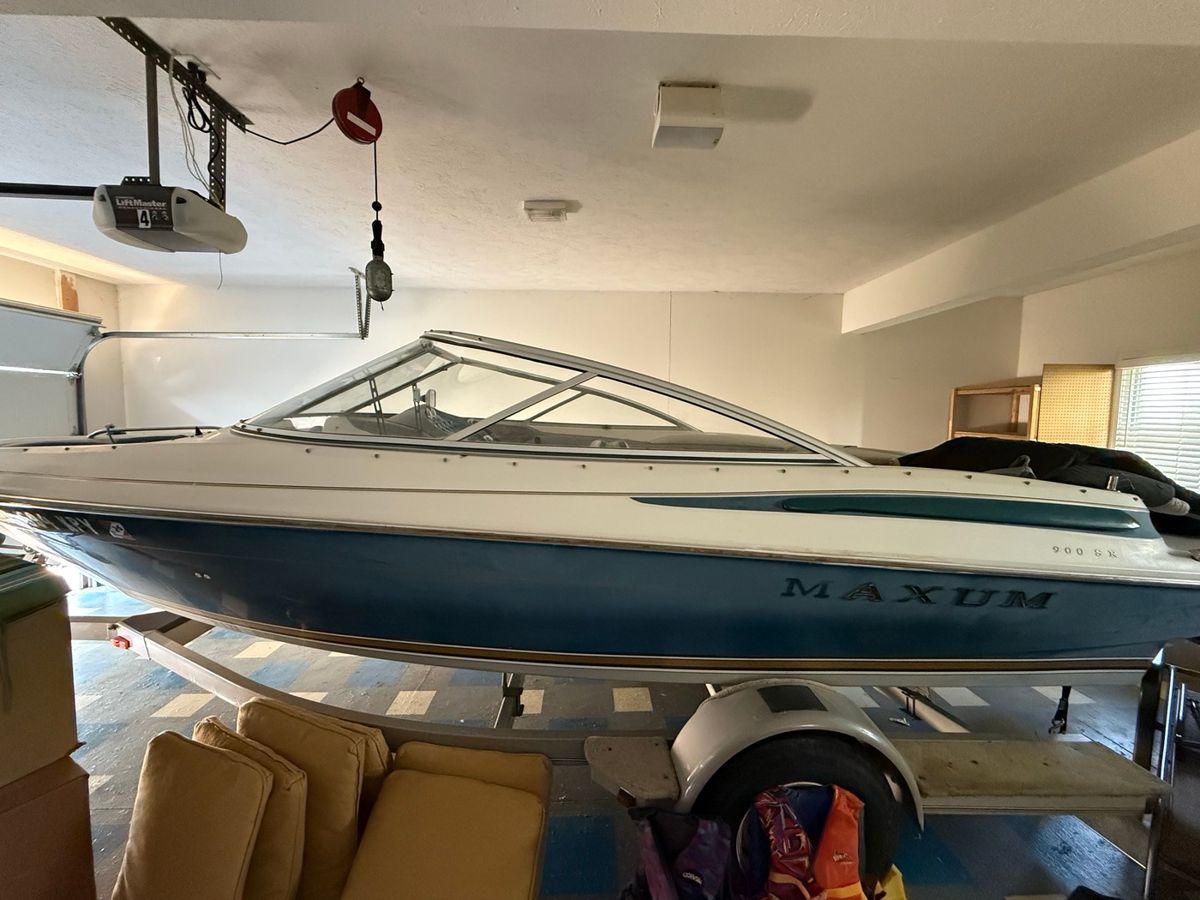 Maxum Boat 1996