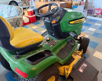 John Deere X300 Series Lawn Tractor