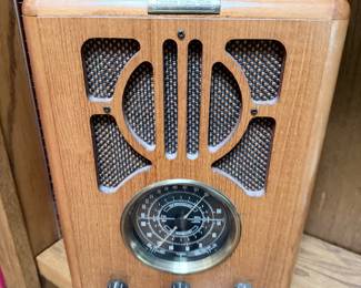 Thomas oak radio