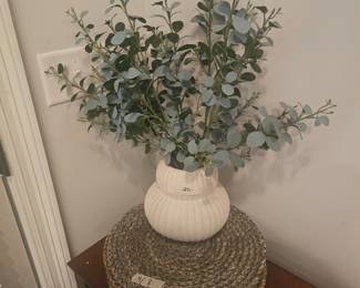 Vase 20.00 round place mats 8.00