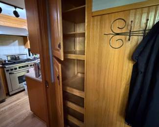 Pantry cabinet