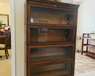 Lundstrom Barrister / Lawyer's Cabinet