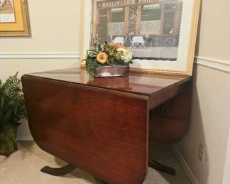 Drop-leaf Table