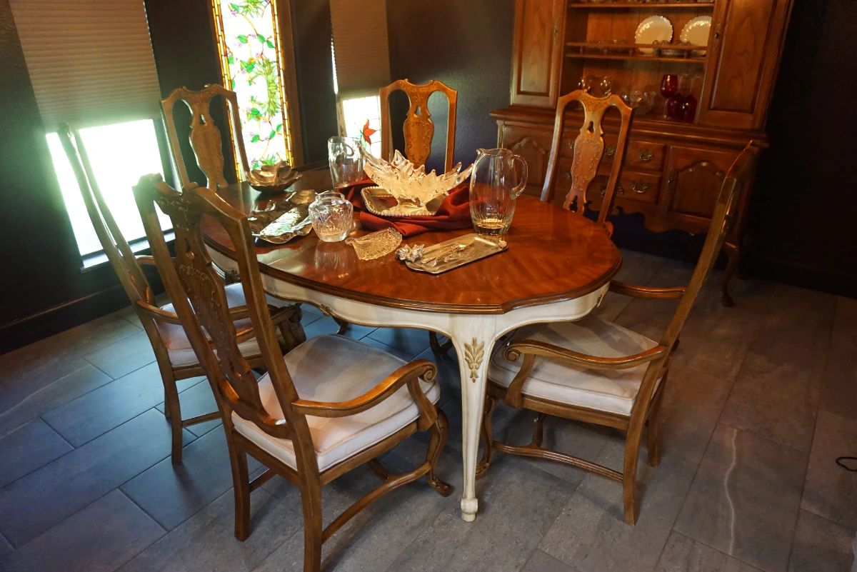 Thomasville dining table