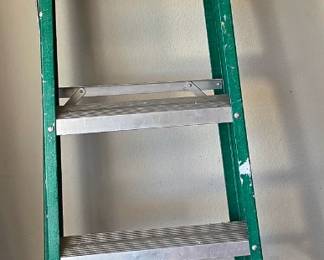 7 ft fiberglass ladder