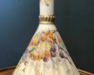 Lot 7: Royal Worcester porcelain vase or wine-funnel ewer from the 19th century (Victorian era