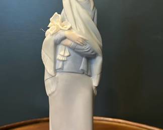 Lot 2: Lladro Girl With Calla Lillies Figurine