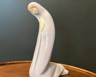 Lot 1: Lladro Madonna Nativity Figurine