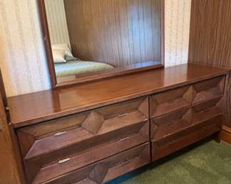 United Furniture Diamond Front Dresser with Mirror