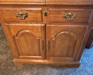 Stanley Furniture Traditional Oak Server/Buffet