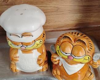 Vintage 1978 Enesco Garfield Chef Salt and Pepper Shakers