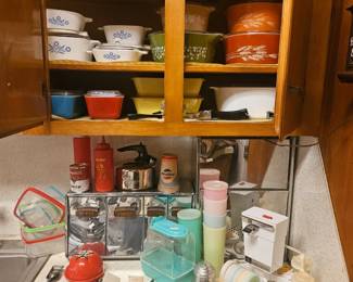 Corning Bakeware Vintage Tupperware