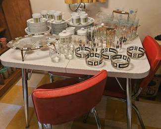 Retro Dish Set