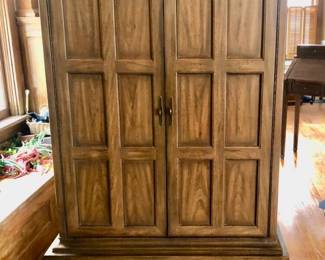 *American of Martinsville Mid Century Modern Wardrobe / Dresser with 5 drawers at the top & 1 drawer at the bottom 58“ tall x 40“ wide at the top & bottom $255