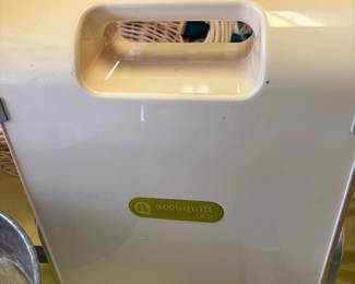 Accuquilt Go Hand Crank Fabric Cutter