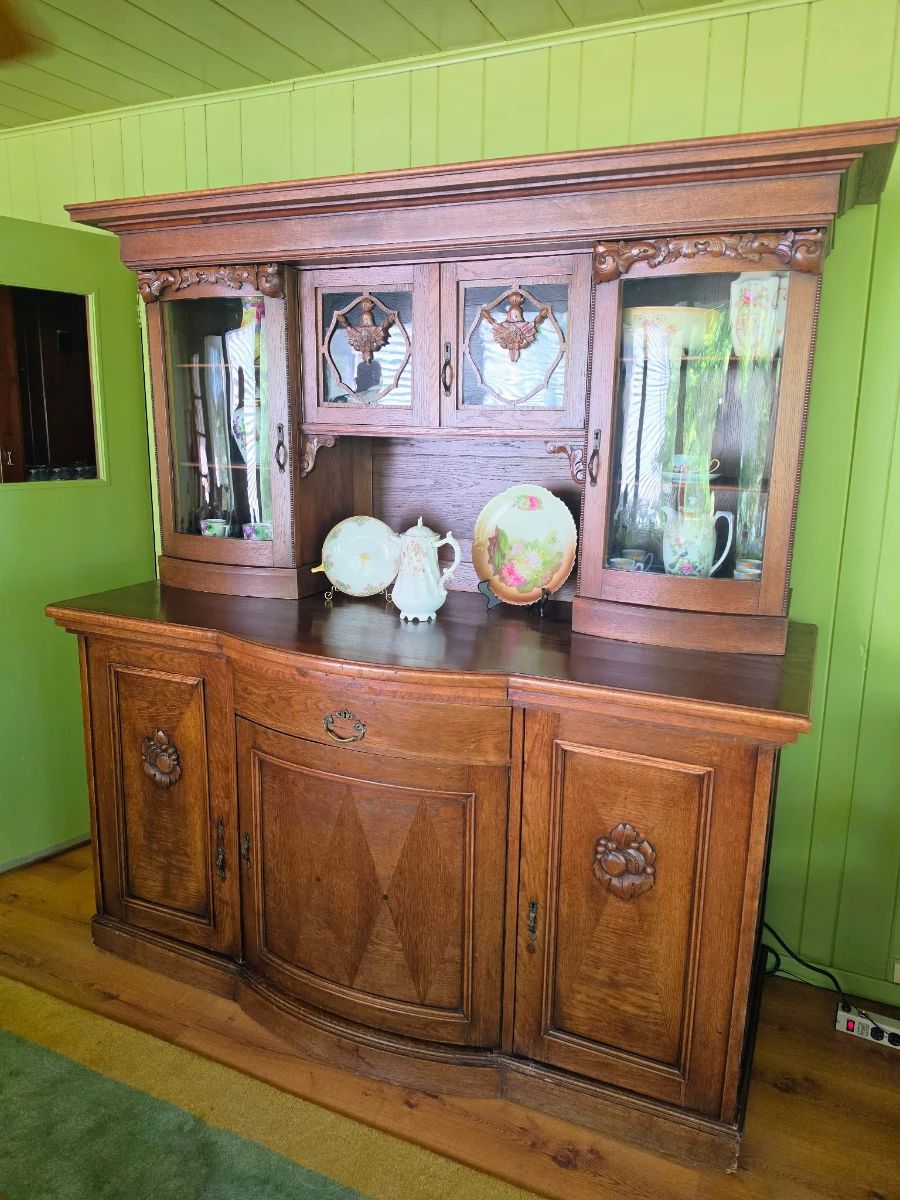 Awesome buffet/hutch
