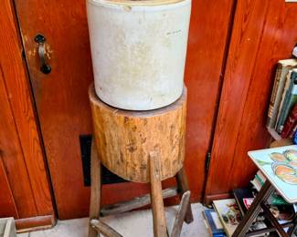 Stoneware jug/poultry-butcher block
