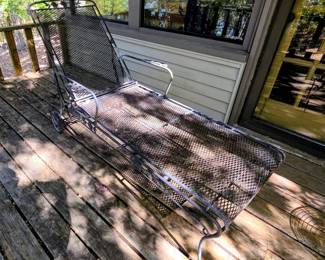 Metal chase lounge