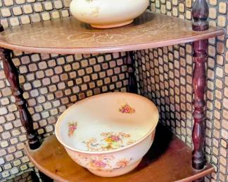 Corner shelf