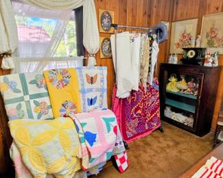 Great vintage quilts and linens!!!!