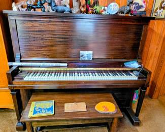 Upright piano